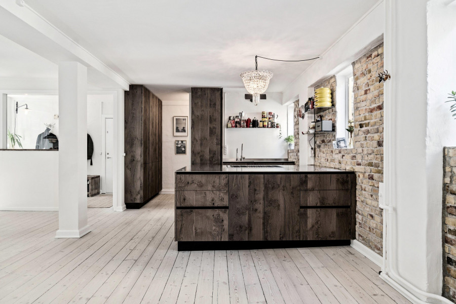 Virtuves mēbeles bez sienas skapīšiem - jaunākā aktualitāte