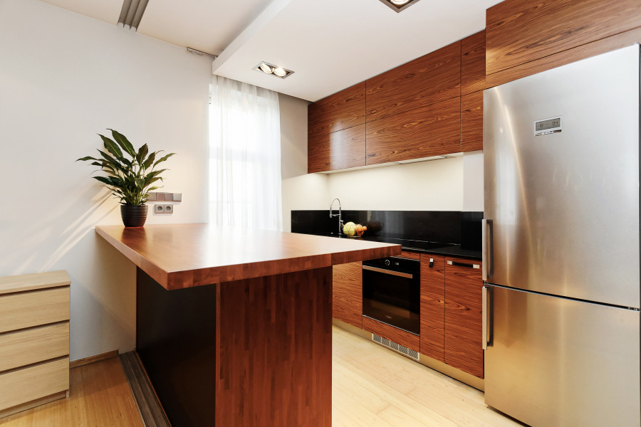 Modernas virtuves mēbeles jaunāko interjera tendenču noskaņās