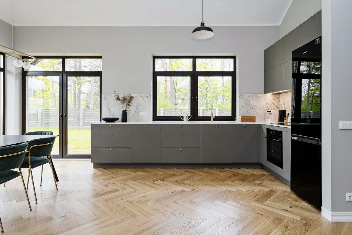 Nordic Nobility virtuves dizains, kas ietver ziemeļnieciskā dizaina estētikas un klasisko, eleganto elementu apvienojumu, radot siltu, mājīgu, gaišu un atvērtu telpas sajūtu