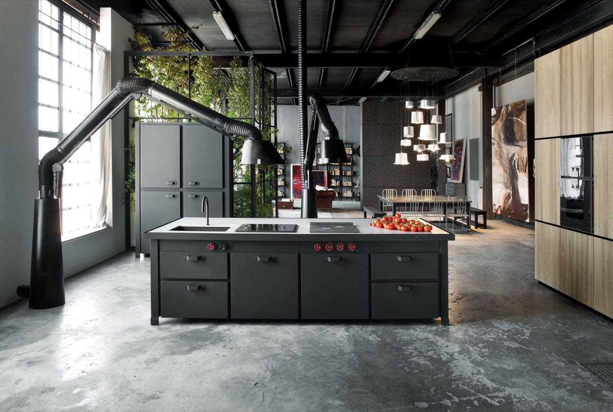 Virtuves mēbeles industriālajā stilā tumšos akcentos